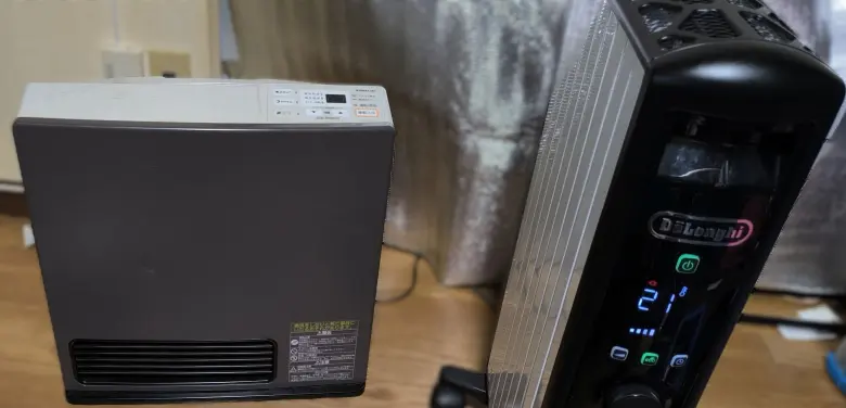 ガスファンヒーターとMDHU12が並んでいる写真
